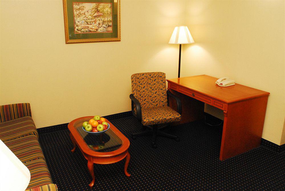 Savannah Gateway Hotel & Suites Georgetown Zimmer foto